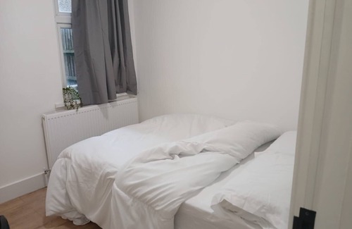 Marlborough House | Harrow Haven - Sleeps 5 & Free parking