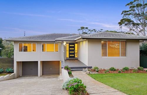 Port Macquarie House | Harrys at Shelly Beach - family home with pool