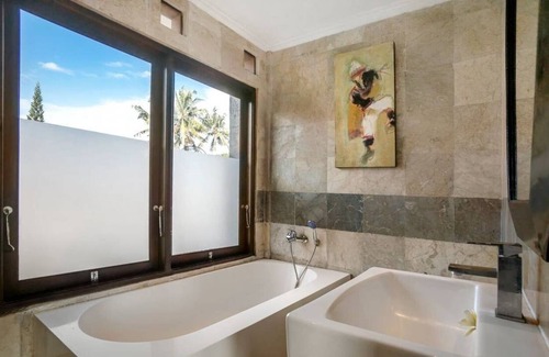 Kutuh Kaja Villa | Hartaning House Closer to Ubud Center
