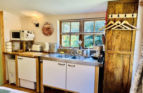 Helston Cottage | HARVEY'S LODGE, romantic, character holiday cottage in Helston