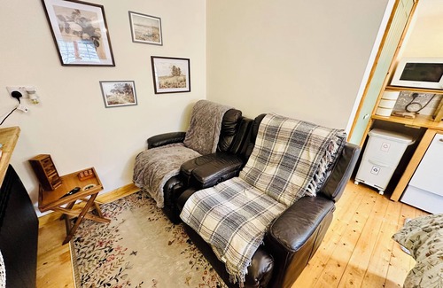 Helston Cottage | HARVEY'S LODGE, romantic, character holiday cottage in Helston