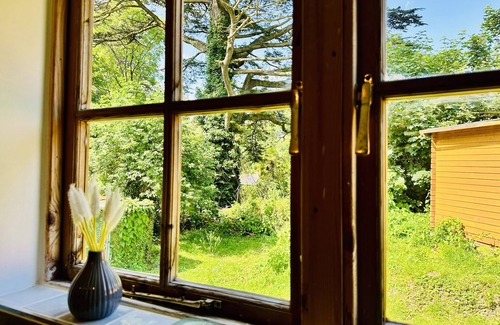Helston Cottage | HARVEY'S LODGE, romantic, character holiday cottage in Helston