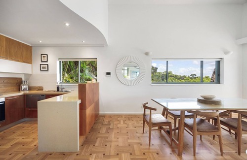 Noosa Heads Apartment | Hastings Park 4: Modern, Ocean View Retreat