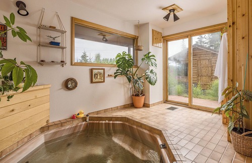 Willow House | Hatcher Pass Cabin in the Woods