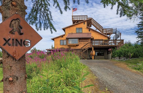 Willow House | Hatcher Pass Cabin in the Woods
