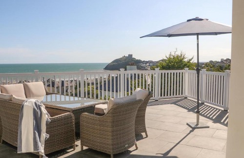 Criccieth House | Haul A Gwynt