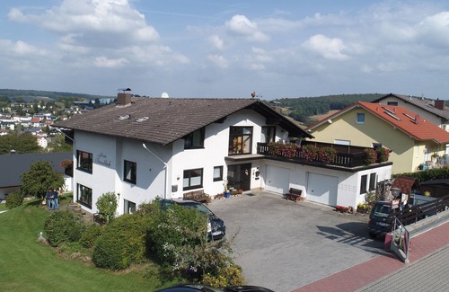 Bad Konig Apartment | Haus Fernblick * Bad König, quiet location, nature, thermal bath, spa, WLAN, LCD TV
