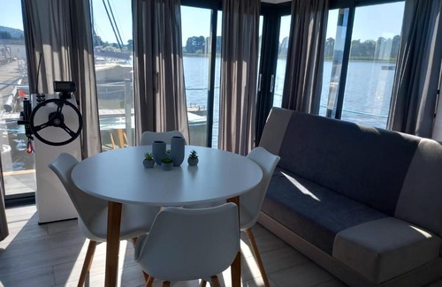 Frymburk Boat Rental | Hausboat David