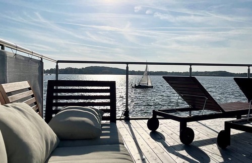 Schleswig Boat Rental | Hausboot Bikini für 4personen mit Großzügiger Dachterrasse am Ostseefjord Schlei
