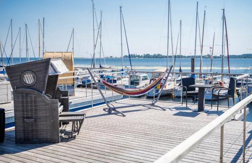 Burgstaaken Boat Rental | Hausboot ELLA- Huus & Meer
