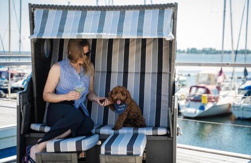 Burgstaaken Boat Rental | Hausboot ELLA- Huus & Meer
