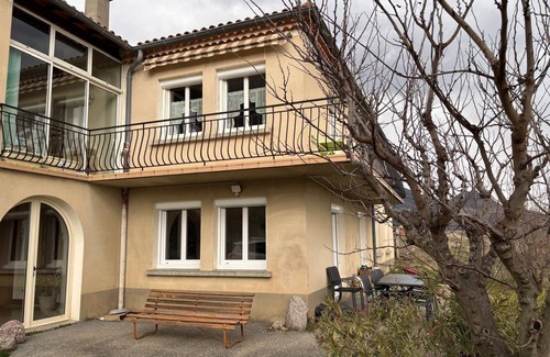 Vitrolles Apartment | Hautes-Alpes garden apartment with open view