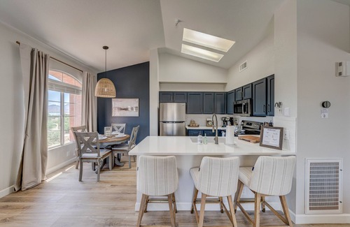 Lake Havasu City Condo | Hava-Retreat with Pool/Boat Parking!
