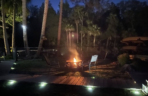 Homosassa House | Have it all at this beautiful waterfront Homosassa home close to all amenities.