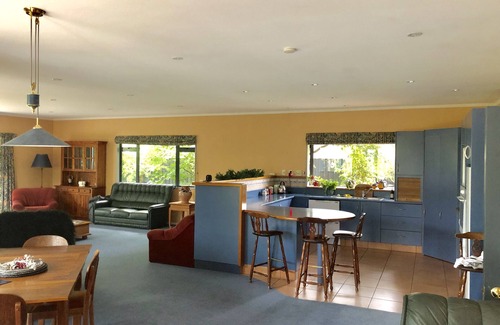 Clyde House | Haven@Clyde - Large Family Holiday Home - Free Wifi