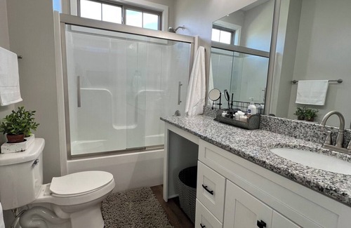Sedalia House | Haven House New Comfortable and Clean Retreat