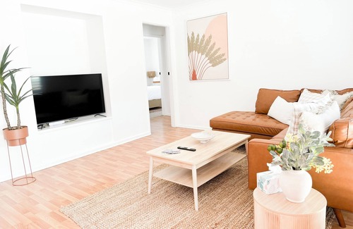 Turvey Park Apartment | Haven in the heart of Turvey Park!