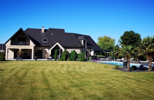 Nielles-les-Ardres House | Haven of peace with family or friends, house with large swimming pool and pergola