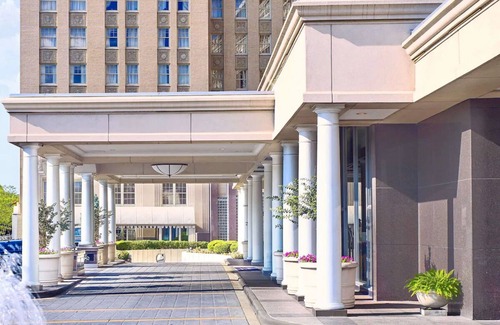 Central West End Hotel | Haven of Relaxation! Pets Allowed! With Parking, Pool, and Cinema!