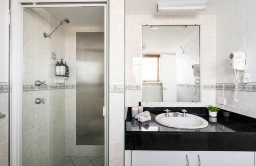 Noosa Heads Apartment | Haven on Noosa Hill - sunset views, pools, spa