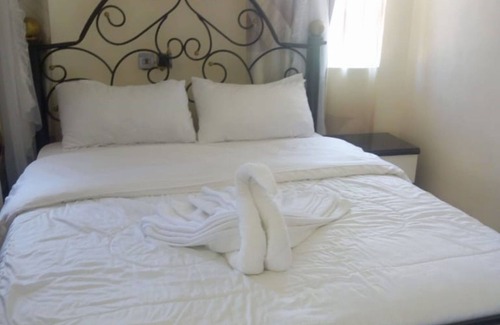 Kwoyo House | HavenCrest Cottages