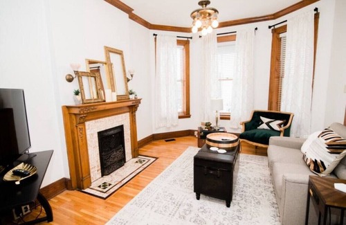 Jefferson City House | Hawkin's House Lower Suite Downtown Jefferson City