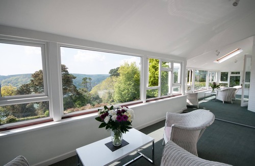 Dartmouth Apartment | Hawkins Superior Apartment with Sea View - 2 Bed