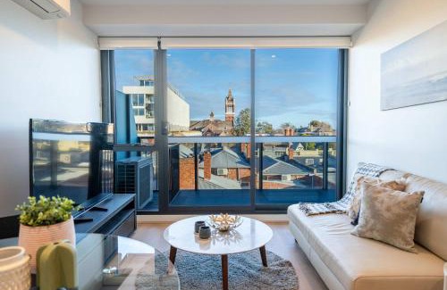 Hawthorn Apartment | Hawthorn 1BR Apartment - Close to Swinburne & Shops