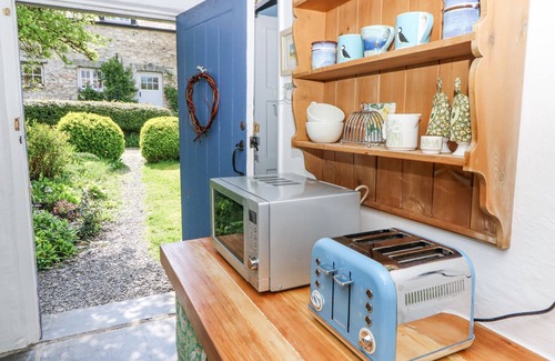 Llangeler Cottage | HAWTHORN COTTAGE, character holiday cottage in Drefach Felindre