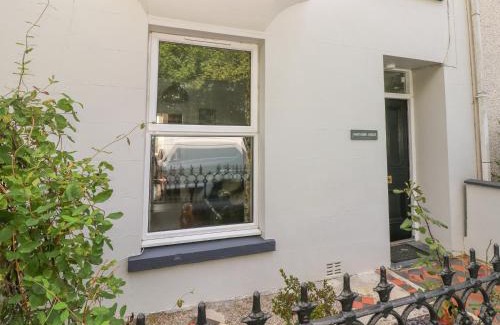 Pembroke House | Hawthorn House