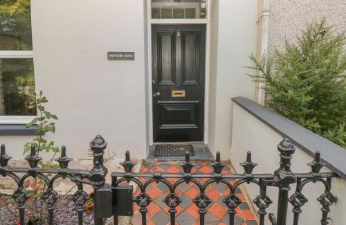 Pembroke House | Hawthorn House