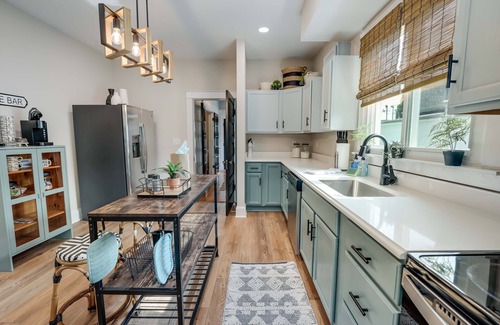 Colonial Beach House | Hawthorn House Remodeled 3BR Walk to Town!