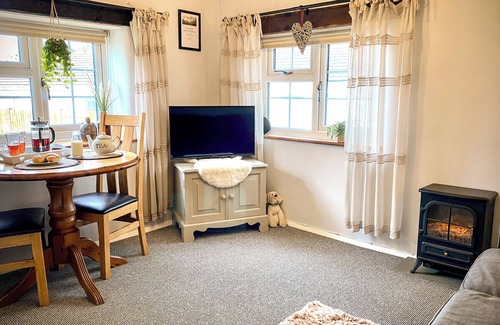 Saint Gennys Cottage | HAWTHORN, pet friendly, with a garden in Crackington Haven