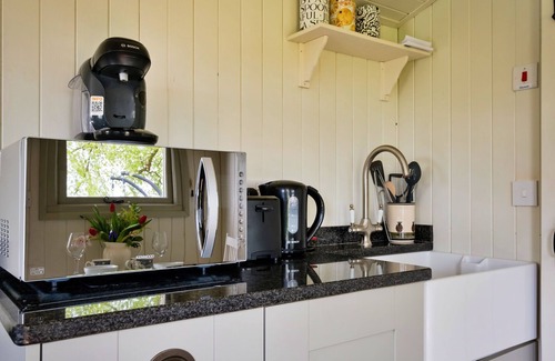 Nordley House | Hay and Hedgerow Glamping by Interhome