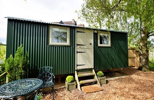 Nordley House | Hay and Hedgerow Glamping by Interhome