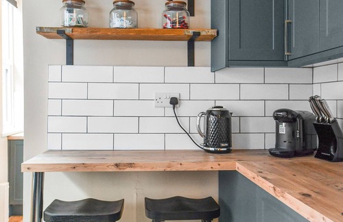Nottingham Apartment | Haydn Road - Opulent 4bedroom house with dining for 8 & private outdoor patio