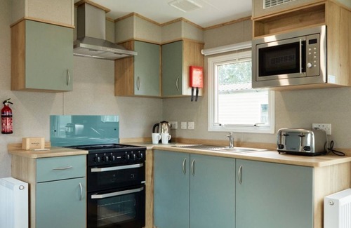 Hayling Island House | HayIing Island Holiday Park Silver 3 Bed Caravan V015