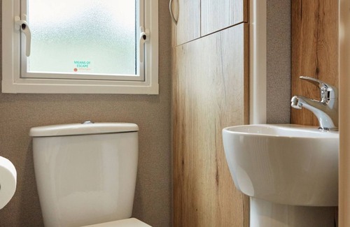 Hayling Island House | HayIing Island Holiday Park Silver 3 Bed Caravan V015