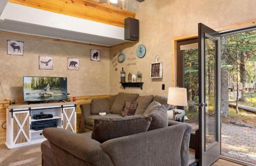 Island Park House | Hayloft Hollow by KABINO Fire Pit Fireplace Loft with Low Ceiling High Chair WiFi