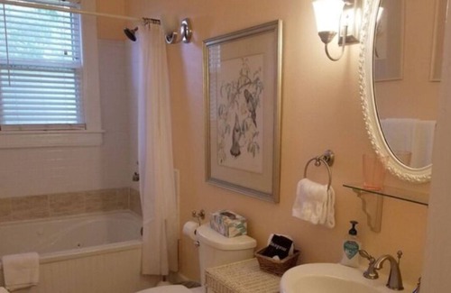 Downtown Little Rock Cabin | Hayward Garden Cottage