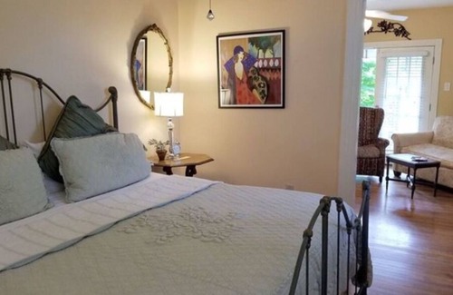 Downtown Little Rock Cabin | Hayward Garden Cottage