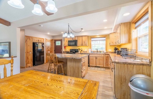 Keystone House | Hayward Valley House | 3 Bed, 3 Bath