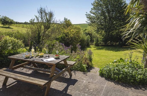 Bolberry Cottage | HAZEL COTTAGE, pet friendly, with a garden in Malborough