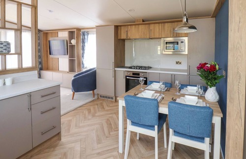 Briggswath Cottage | HAZEL LODGE, pet friendly, with hot tub in Whitby