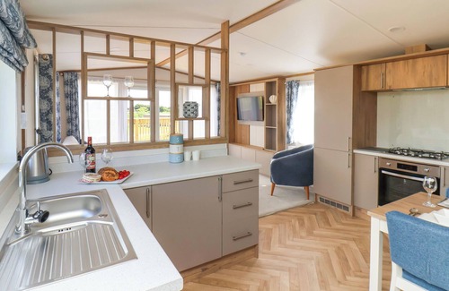 Briggswath Cottage | HAZEL LODGE, pet friendly, with hot tub in Whitby