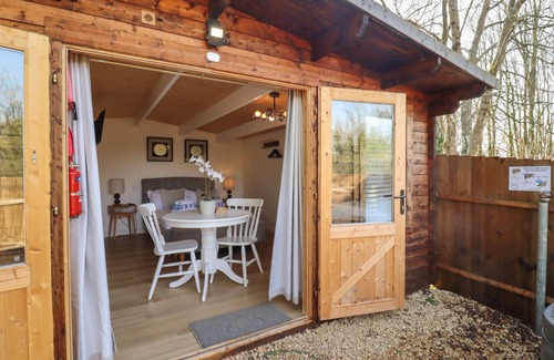 Blandford Saint Mary Cottage | HAZEL, pet friendly, character holiday cottage in Blandford Forum