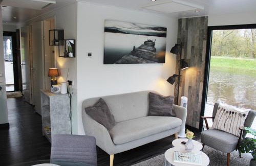 Bad Bederkesa Boat Rental | HB 4 - Hausboot Bad Bederkesa