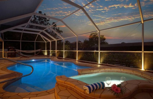 Pelican Villa | HD Smart TV's, Kayaks, Pool & Spa, WIFI, Gulf Access, E-Dart Board, Bar, Grill