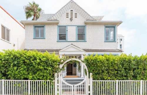 Downtown House | Head-on OCEAN VIEW BEACH HOUSE!
