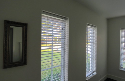 Boca Raton House | Heart of Boca! Like new! 38' Saltwater Heated Pool! Close to Beach!